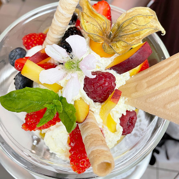Eisbecher im Café Orchidee in Linz